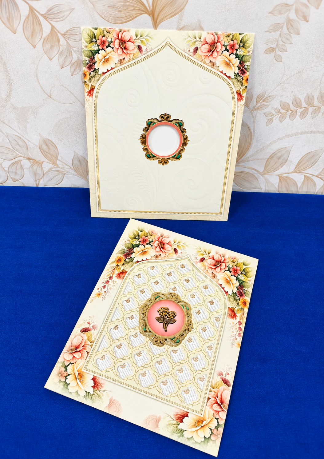 Off White Floral Wedding Invitation Card with Arch Pattern and Golden Rose Emblem (313087) — photo 1